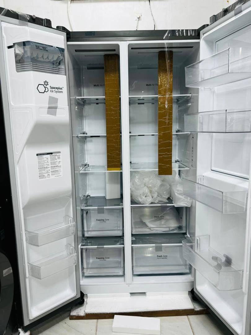 نمای داخلی یخچال ساید ال جی 30 فوت مدل J267