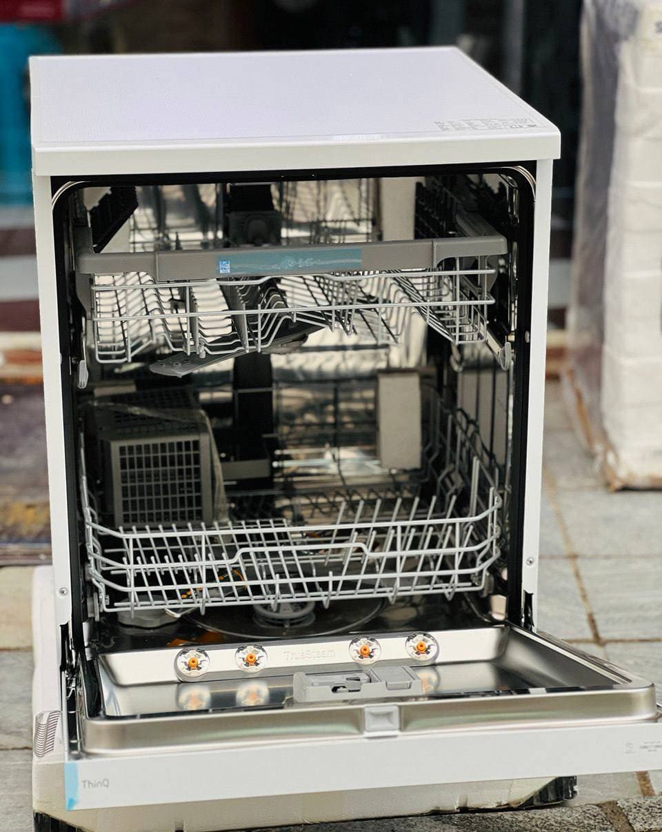 نمای باز ظرفشویی 532 ال جی سفید