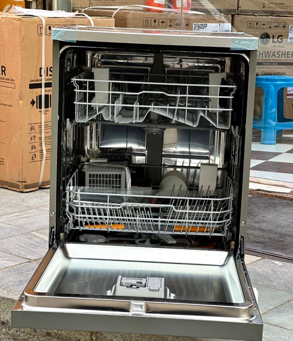 ماشین ظرفشوی ال جی مدل DFC612FV رنگ نقره ای