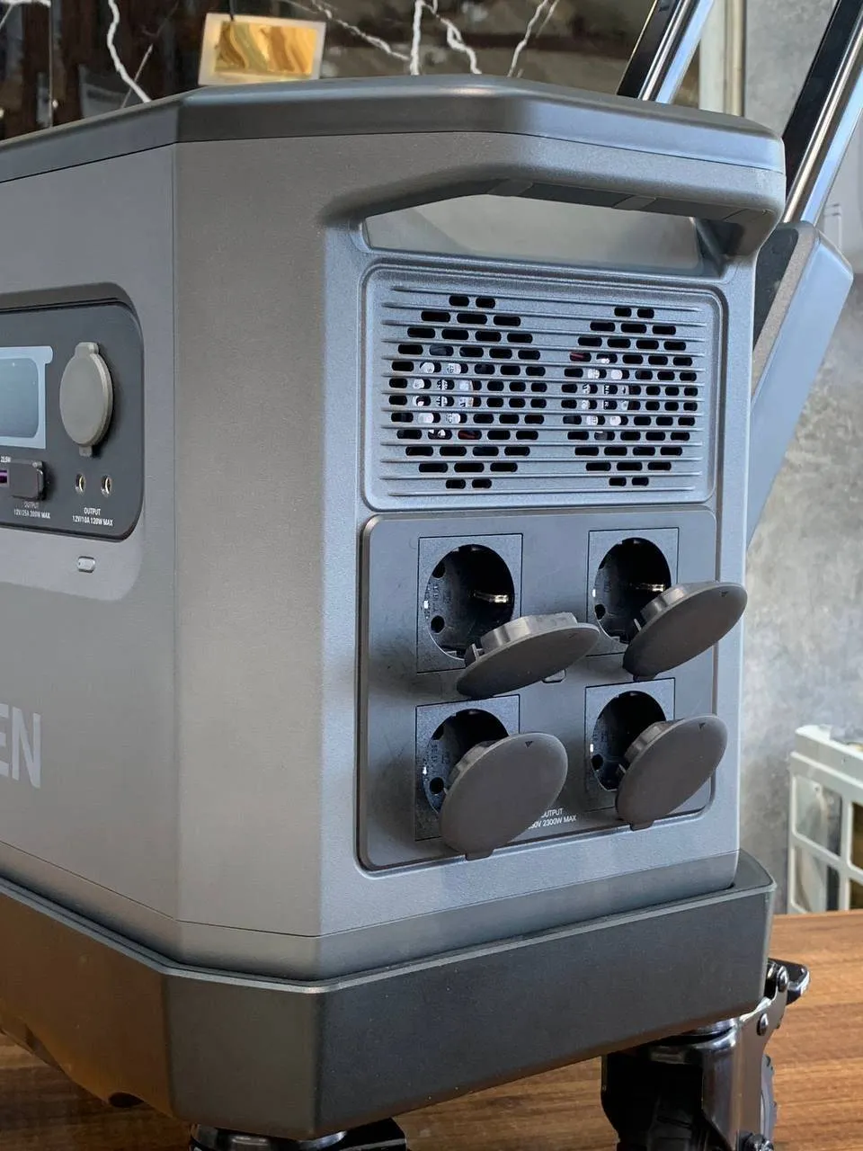خروجی AC  پاور استیشن Ugreen GS2300